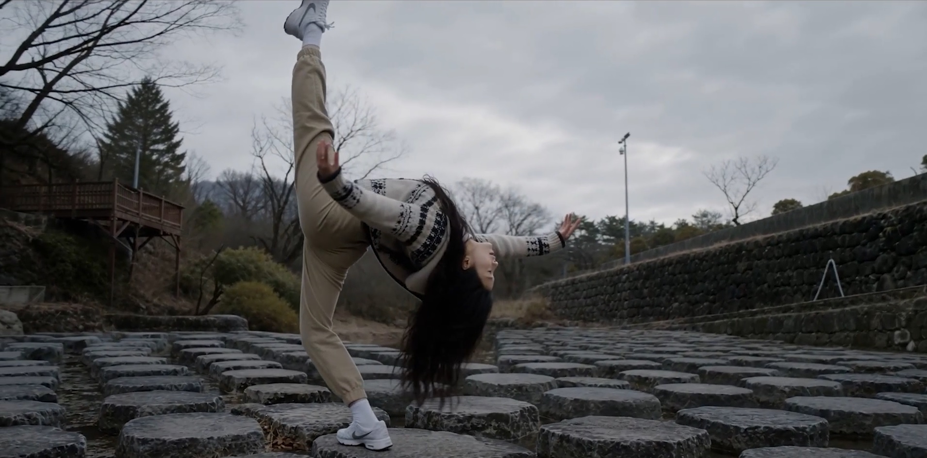 Jiyeon Han as demon-hunting ballerina Sua in the supernatural action-horror film Demon Dancer: Sua/Nara.