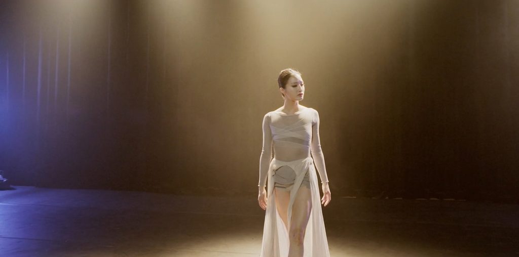 Jiyeon Han as demon-hunting ballerina Sua in the supernatural action-horror film Demon Dancer: Sua/Nara.